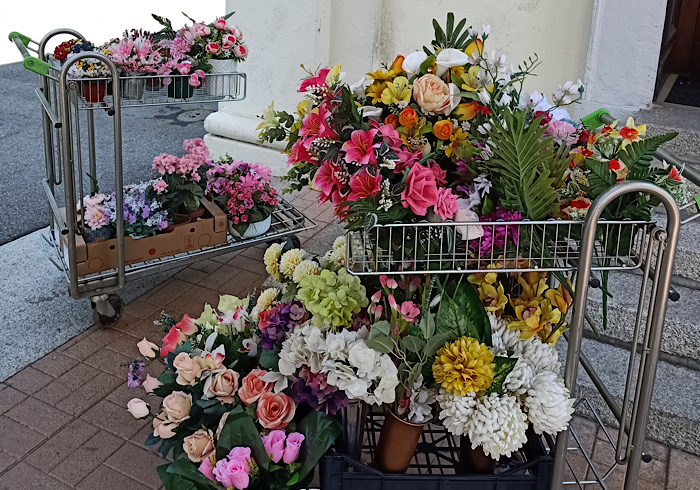 "Porta un fiore a chi non ce l’ha": l'iniziativa per onorare i defunti di Trecate