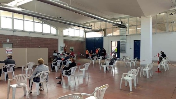 Cameri, concluse le vaccinazioni al centro allestito presso l'area mercato