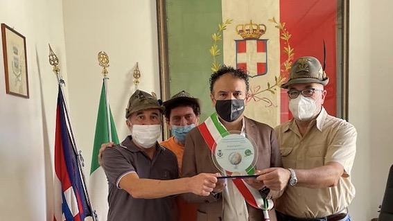 Galliate, targa di riconoscimento per gli Alpini