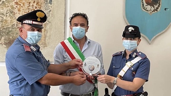 Galliate, consegnata targa di riconoscimento ai Carabinieri