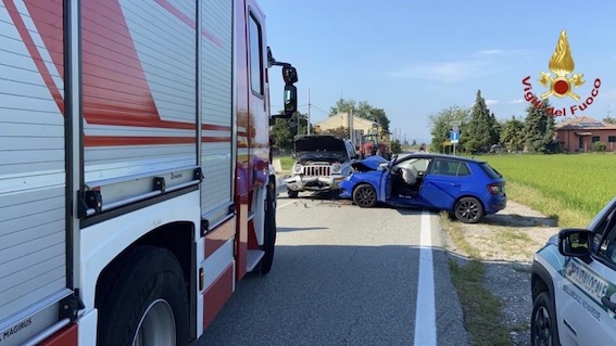  Cavagliano, scontro fra due auto