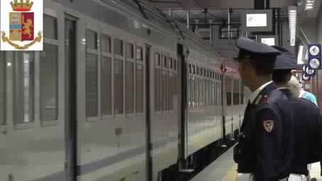 Si rifiuta di scendere dal treno e picchia gli agenti intervenuti. Novarese arrestato a Roma