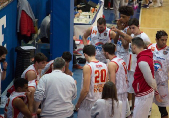 Rimonta e finale da batticuore a Firenze per gli squali dell’Oleggio Magic basket 