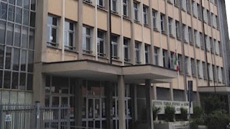 Novara, crolla intonaco dal soffitto in un'aula dell'Istituto Nervi