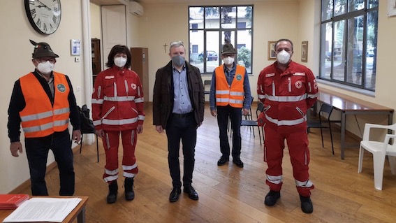 Oleggio, al centro vaccinale di Villa Calini presenti anche i volontari Cri