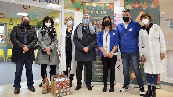 Doni per i bambini della Pediatria dell'Aou da parte della Meritor