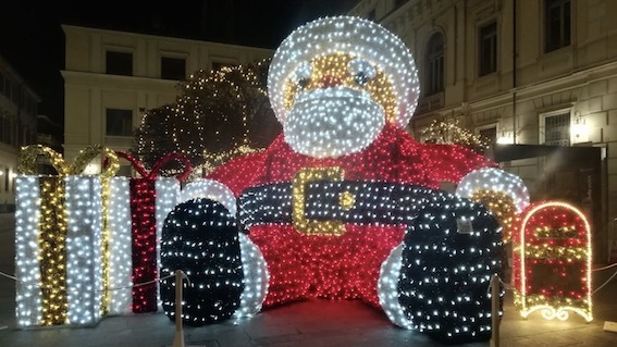 Novara, domenica in centro cornamuse e presepe vivente