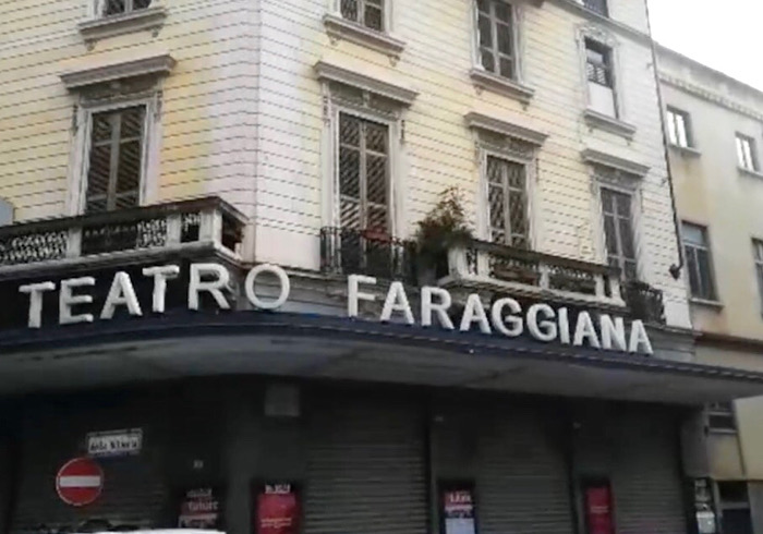 Novara: oggi teatro Faraggiana sarà illuminato per protesta