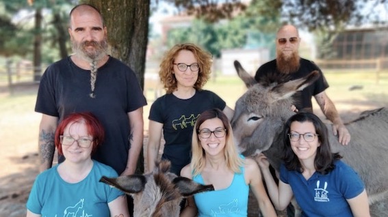Olengo, il Covid non ha fermato il progetto di pet therapy con gli asinelli alla Cà di Asu