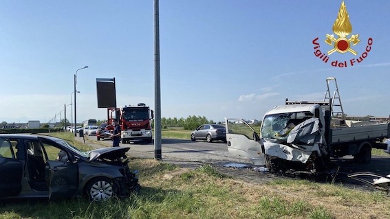 Incidente stradale a Lumellogno, due feriti