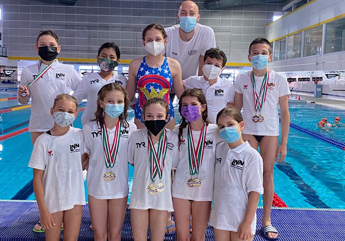 Sette titoli regionali per gli esordienti B della Libertas Nuoto Novara