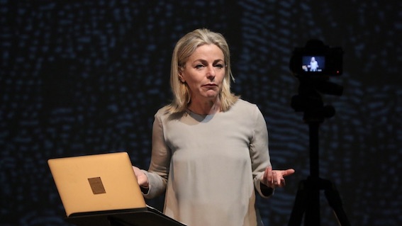 Teatro Faraggiana, arriva la "Poesia ad alta voce" con Lucilla Giagnoni