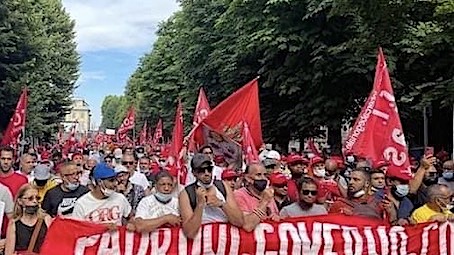 Novara, in 2.000 alla manifestazione del SiCobas per il sindacalista morto a Biandrate