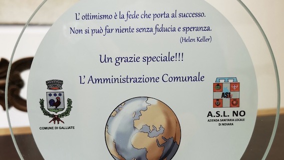 Galliate, targa di ringraziamento agli operatori Asl per l'impegno nella gestione dell'emergenza sanitaria