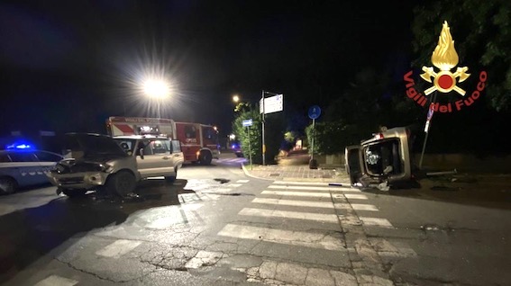 Novara, incidente stradale: coinvolte due auto. Foto