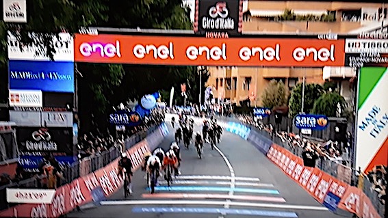 Giro d'Italia: coinvolti oltre 100 volontari AIB per agevolare la viabilità