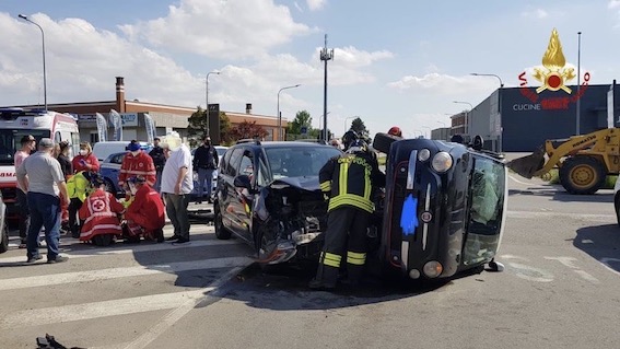 Novara, due auto coinvolte in un incidente