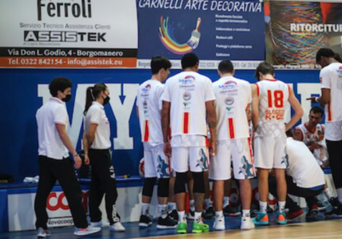 Oleggio Magic Basket, sconfitta a Ozzano per gli Squali