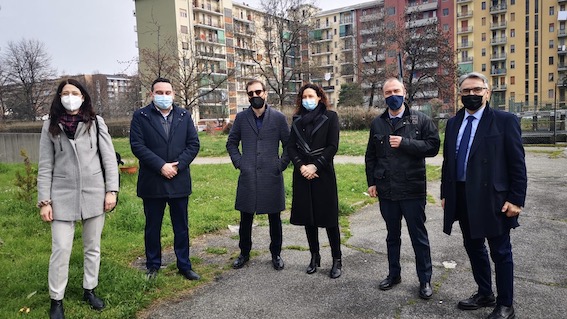 Novara, visita dell'assessore regionale Caucino alle case popolari