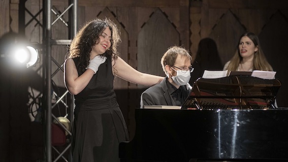 Teatro Coccia, al via le "micro-opere" online: la prima sarà "Un paio in tre"