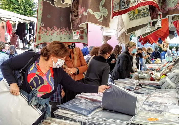 Galliate: via allo shopping di Natale con "Gli ambulanti di Forte dei Marmi” 