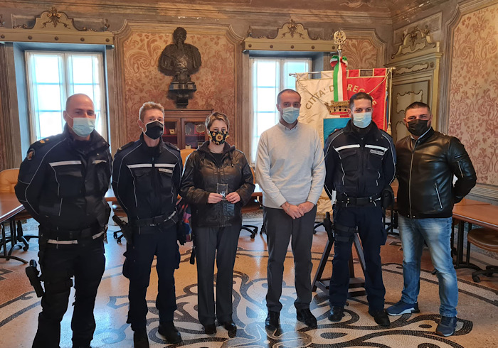 Trecate: conferimento gradi agli agenti Porcellinis, Piol e Tarantola
