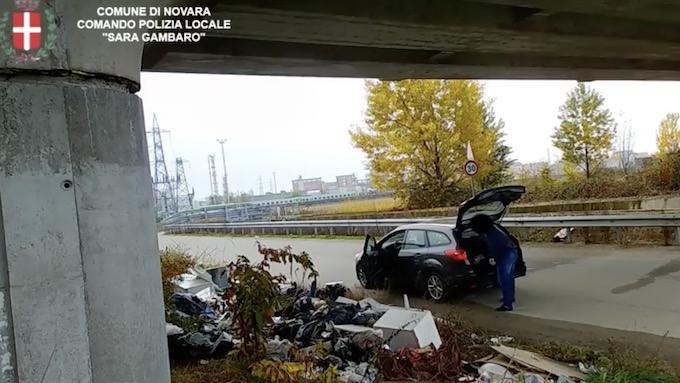 Fototrappole: individuata persona che abbandonava rifiuti in città