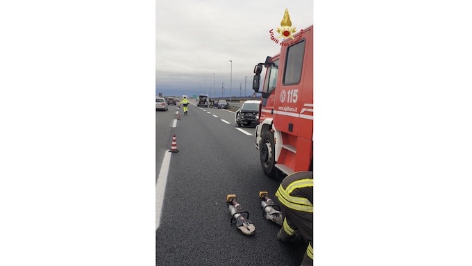 A4, incidente all'altezza del casello di Novara Ovest: due  mezzi coinvolti