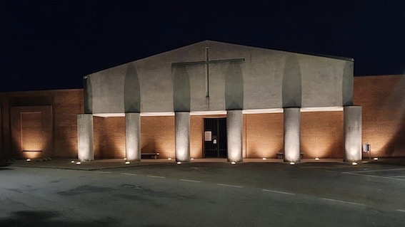 Momo, ripristinata l'illuminazione della facciata del cimitero