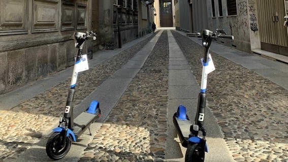 Novara, servizio di controllo e rimozione monopattini elettrici lasciati in zone di intralcio