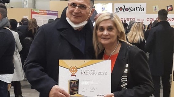  Pizzeria trecatese insignita del premio "Ristorante Radioso" dalla Guida Golosario