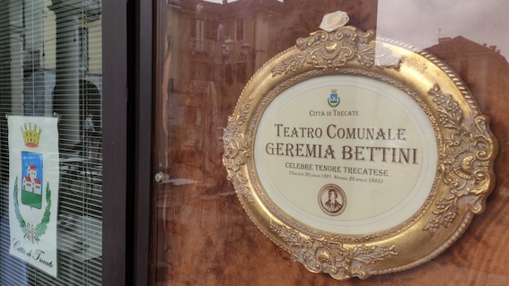 Trecate, Teatro comunale intitolato al tenore Geremia Bettini