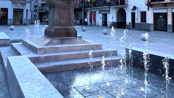 Cameri, inaugurate le due nuove fontane di piazza Santa Maria