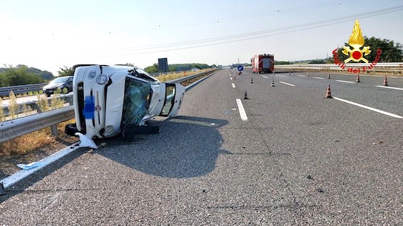 A26, incidente a Vicolungo: feriti. Tratto autostradale temporaneamente chiuso