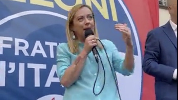 Meloni a Novara: "Non siamo No Vax ma continuamo a dire la nostra sulle incongruenze"