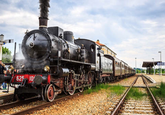 In viaggio sul treno a vapore da Novara a Sizzano per la vendemmia