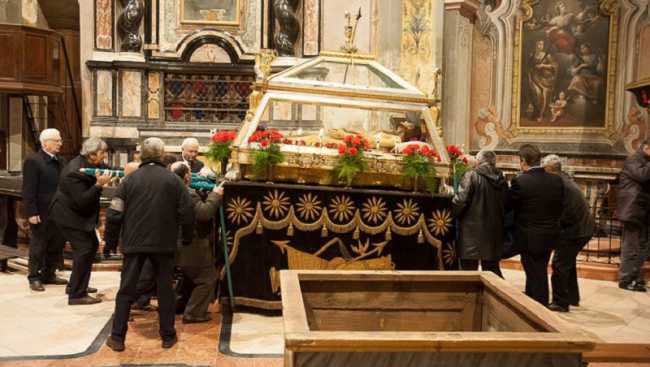 Oleggio, torna la processione del Venerdì Santo: rito immutato da secoli