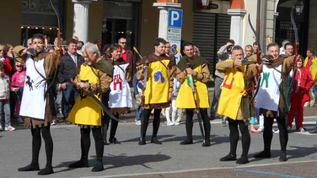 Oleggio, si assegnano le corsie della Corsa della Torta di Pasqua