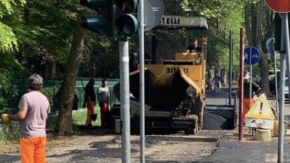 Novara, iniziate le asfaltature delle piste ciclabili