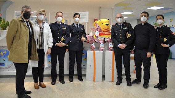  Uova di Pasqua alla Pediatria dell'Aou dal 1°Rep. Manutenzione Velivoli dell'Aeroporto militare di Cameri
