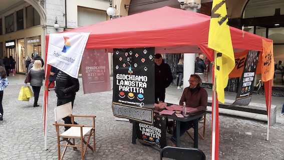 Novara, oltre 300 firme raccolte per cambiare la legge regionale sul gioco d'azzardo
