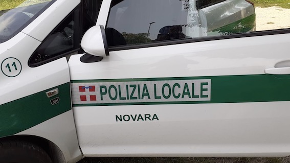  Novara, sanzioni a negozi di ortofrutta che occupavano ciclabili e marciapiedi di cassette