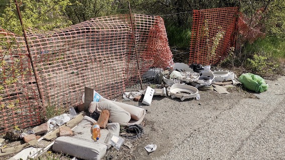 Arpa Piemonte, campagna di controllo dei rifiuti abbandonati lungo le strade