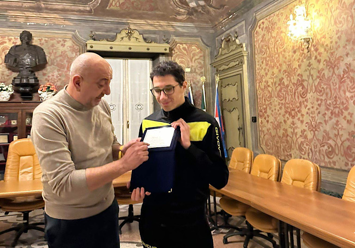 Trecate, riconoscimento per il Campione italiano paralimpico Samuele Galdini