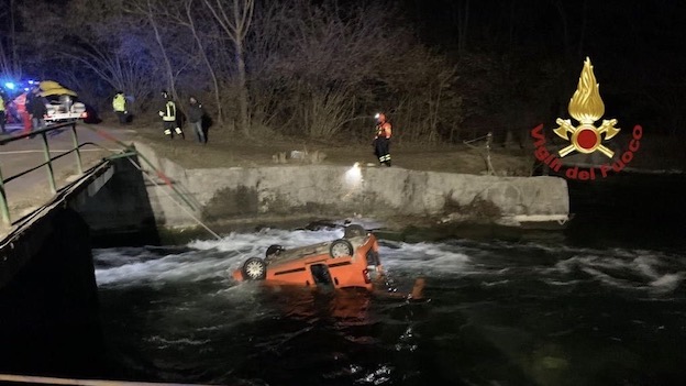 Mortale a Galliate: auto caduta nel Naviglio Langosco. Foto