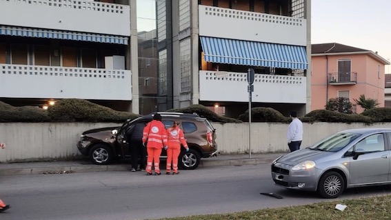 Novara, incidente in viale Papa Giovanni XXIII
