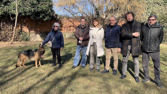 Novara, inaugurata una nuova area sgambamento cani al parco Giubertoni