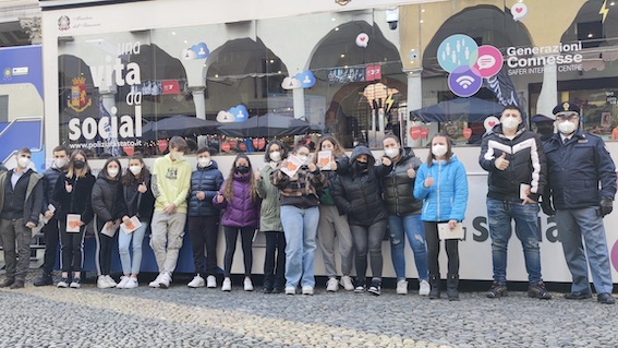  Novara: "Una vita da social", la campagna della Polizia di Stato contro i pericoli della rete. Foto