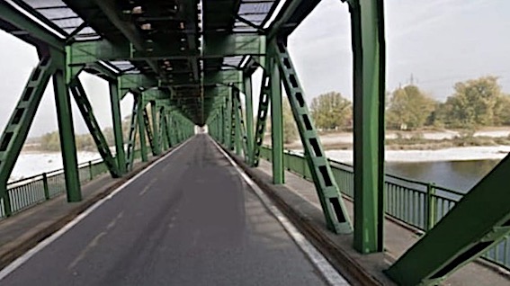  Galliate, ancora lavori per il marciapiede sul ponte del Ticino: senso unico alternato