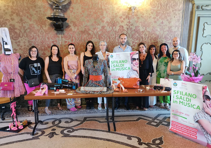 “Sfilano i saldi in musica”: evento per promuovere il commercio trecatese